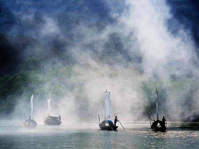 薄紗遮溪舟 浙江杭州 杜鐵軍.jpg