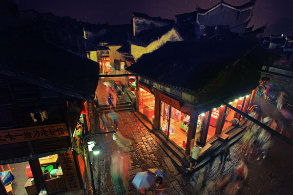 鳳凰古城夜雨+湖北武漢+胡軍.jpg