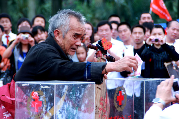 賣藝?yán)先司杩睿珡V東深圳+吳斌.JPG