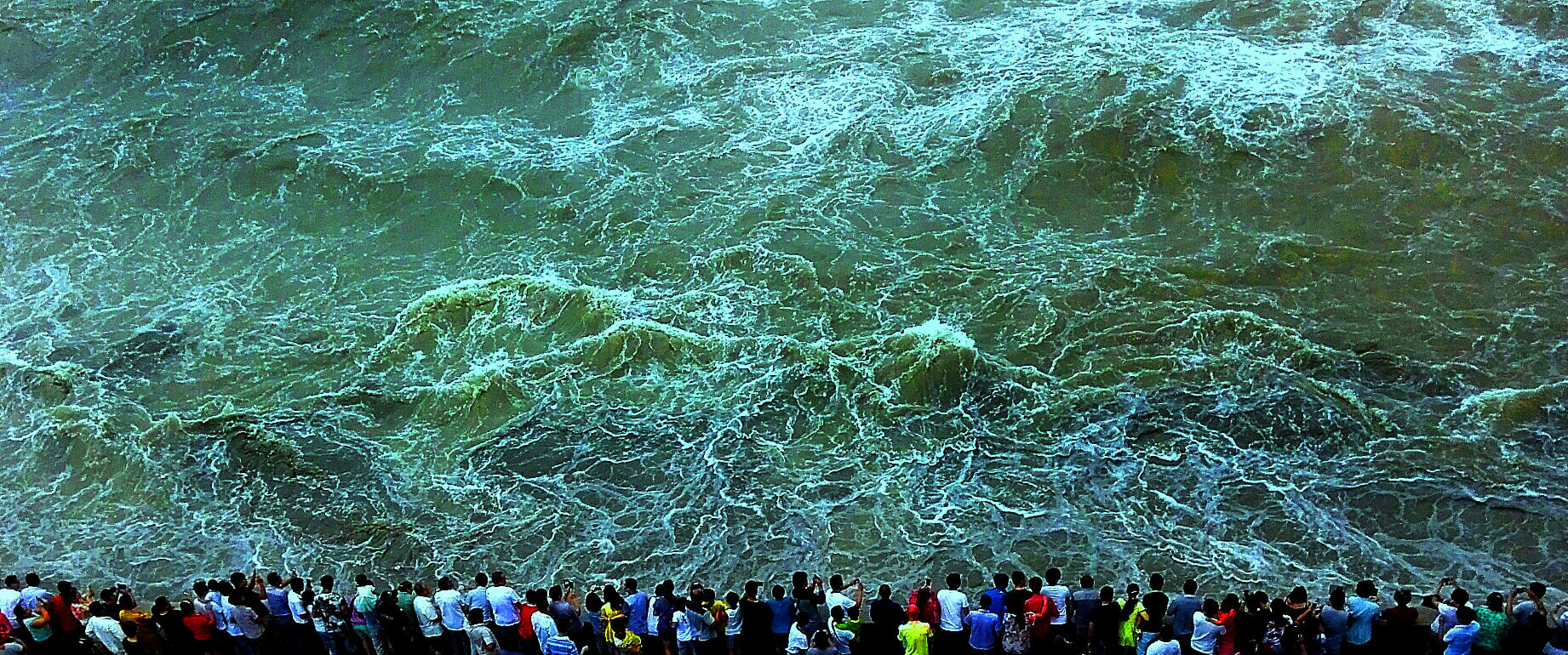 聾人組手機(jī)類(lèi)《錢(qián)江潮》汪偉宏.JPG