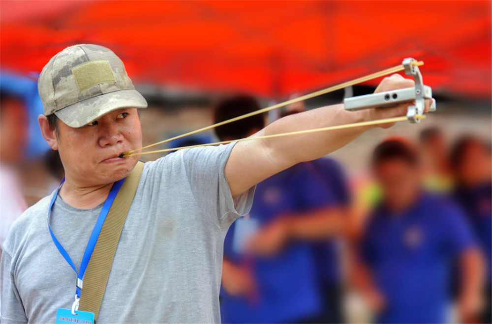 社會(huì)組《彈弓比賽·獨(dú)臂選手》鄧曉智
