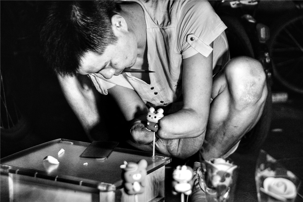 聾人相機(jī)類(lèi)《能手》 閆淼